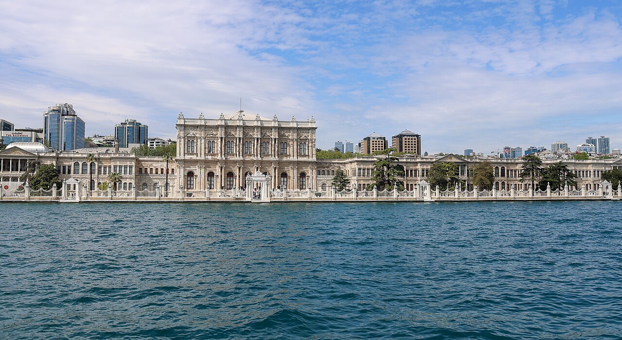 Dolmabahçe Sarayı
